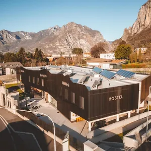 Albergue &, Lecco